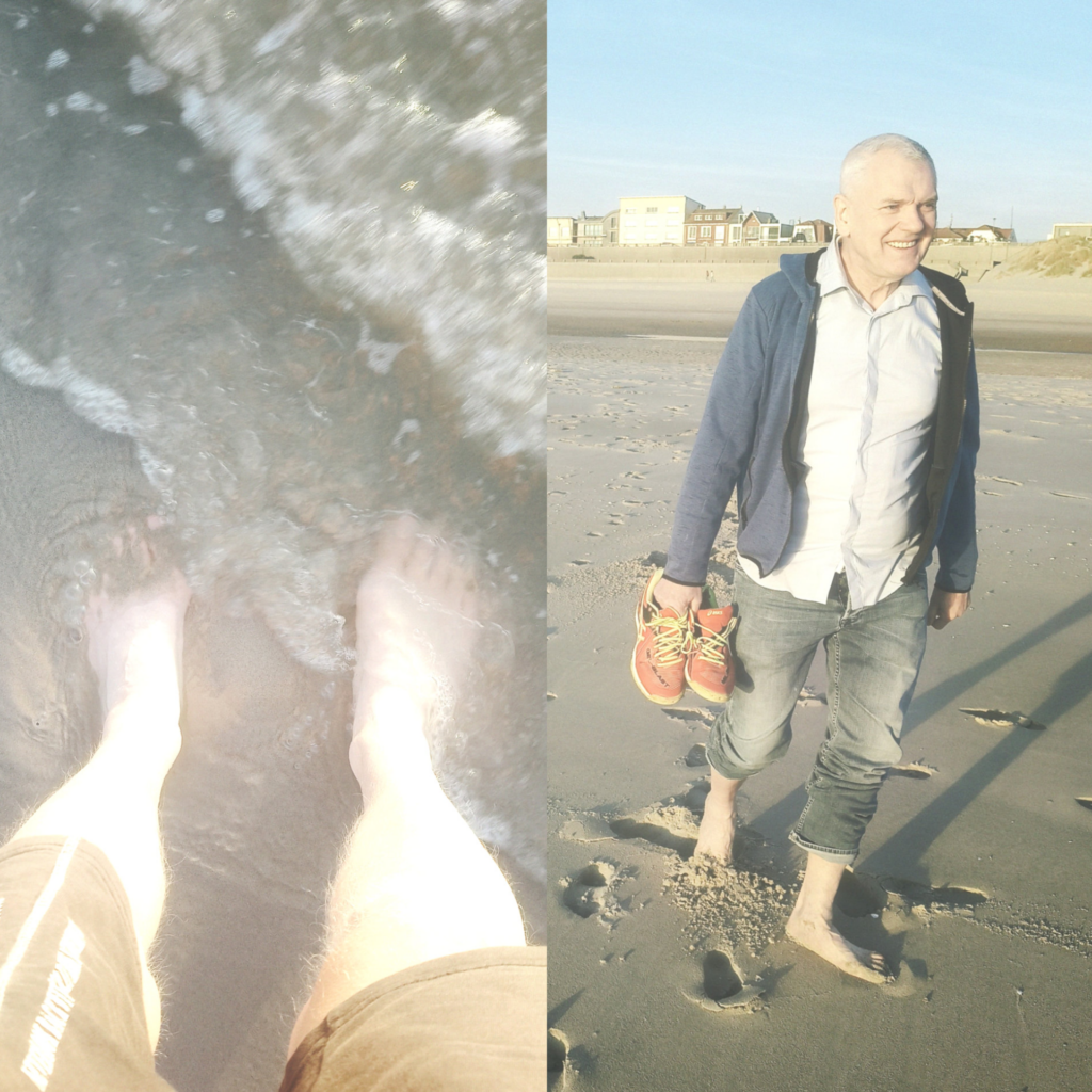 En gåtur i april på stranden med bare fødder er guf for kroppen. Alle sanser er på nåle og jeg nyder det. Her med min ægte, som prøvede det for første gang.
